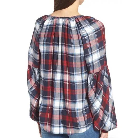 Vince Camuto Embroidered Blue and Red Peasant Blouse Size Small NWT - Picture 2 of 10